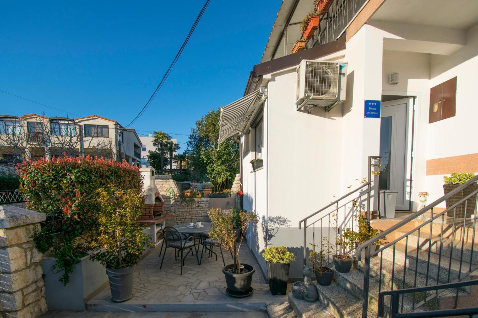 Apartment Edera, Near The Town In A Quiet Location 로비니 외부 사진